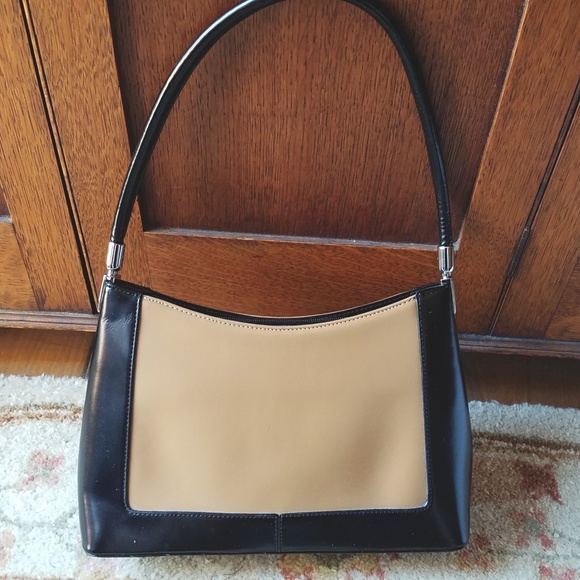 Handbags - Classic Black & Tan Handbag